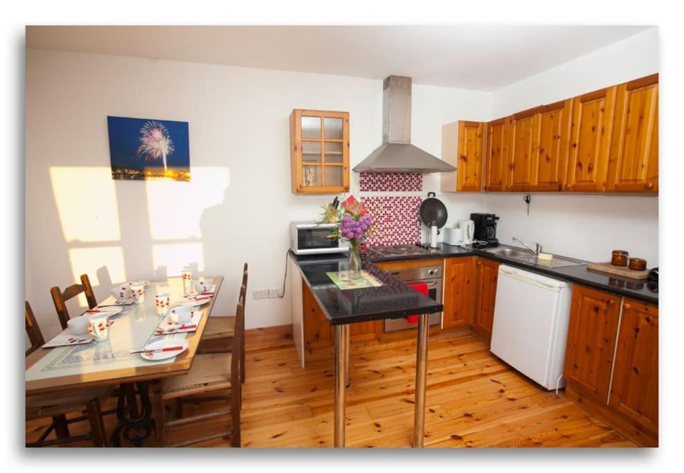 Cosy Self Contained Cottage With Stunning Views Killaloe Ngoại thất bức ảnh